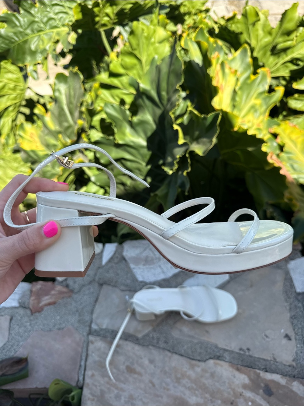 Larounde White Strappy Block Heel Sandalso 8.5 NEW